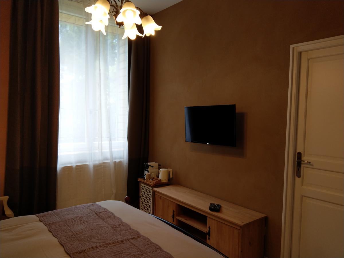 Les Chambres D'Hotes De La Frissonnette Auzelles Εξωτερικό φωτογραφία