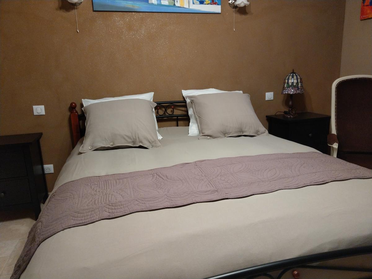 Les Chambres D'Hotes De La Frissonnette Auzelles Εξωτερικό φωτογραφία