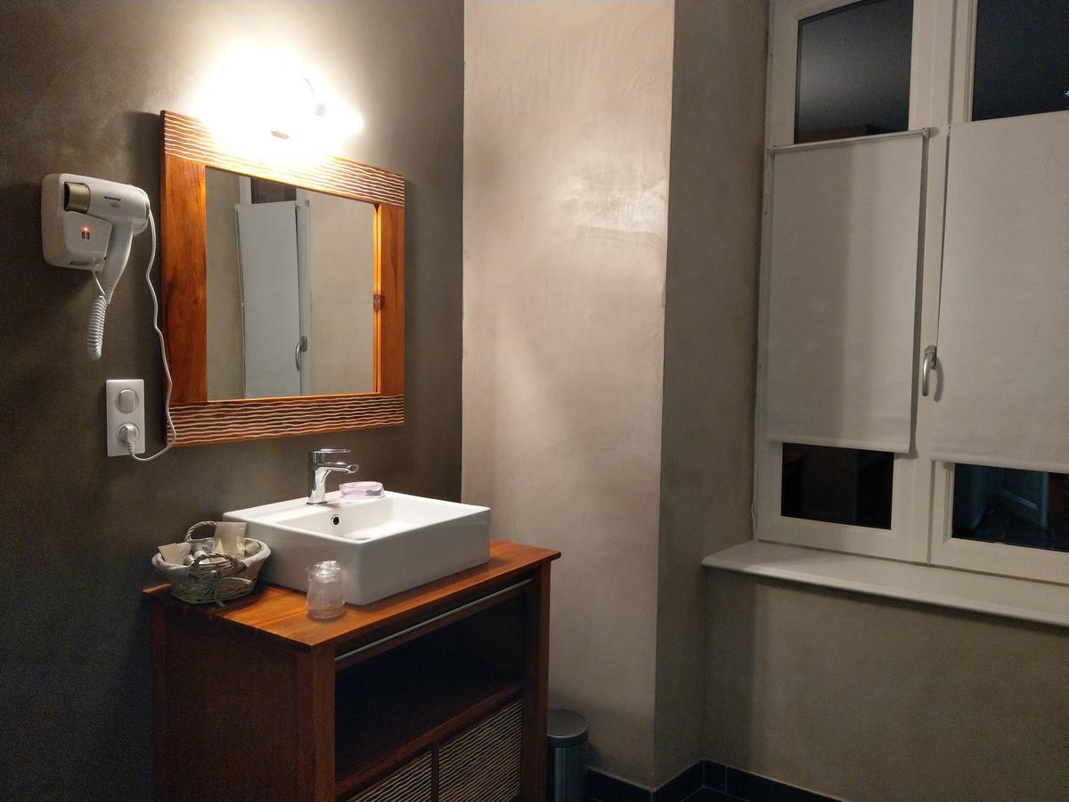 Les Chambres D'Hotes De La Frissonnette Auzelles Εξωτερικό φωτογραφία