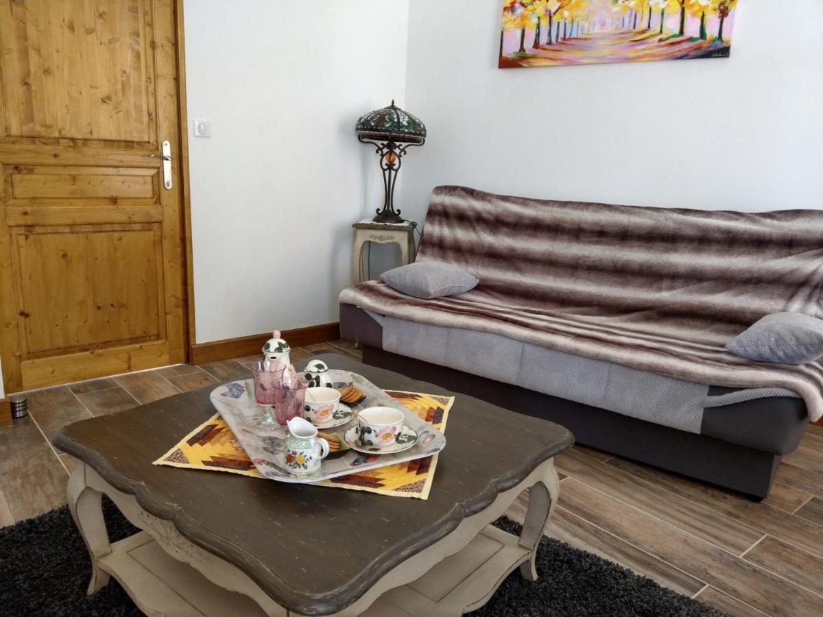 Les Chambres D'Hotes De La Frissonnette Auzelles Εξωτερικό φωτογραφία